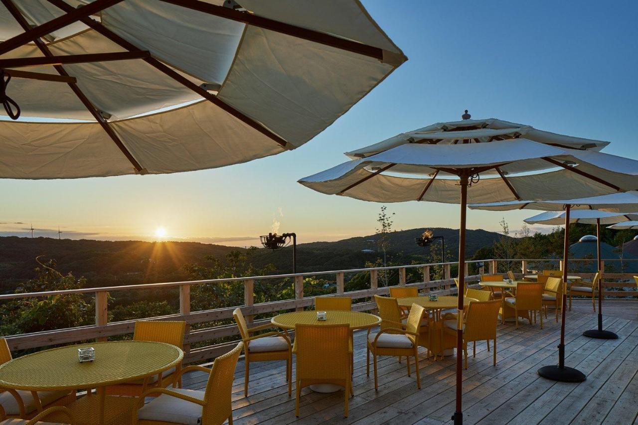 Grand Chariot Hokutoshichisei 135° Hotel Awaji Exterior photo